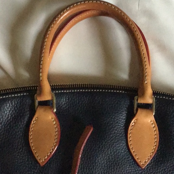 Shoulder bag. Dooney and Bourke. - Picture 2 of 8